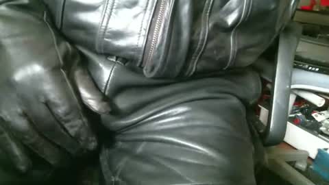 Leathermotocross online show from 05/17/26, 02:24