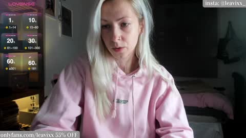 Snapshot of leavixx chatting on 12/17/24, 04:11 LeaVixx online show from 12/17/24, 04:11