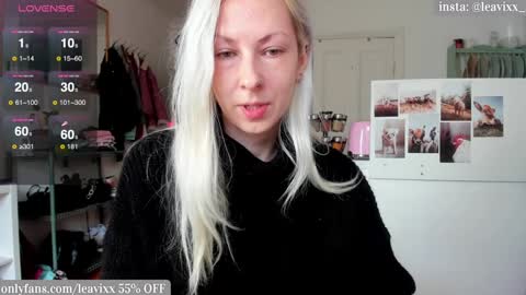 Snapshot of leavixx chatting on 12/18/24, 10:08 LeaVixx online show from 12/18/24, 10:08