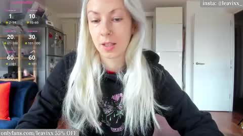 Snapshot of leavixx chatting on 10/23/25, 09:41 LeaVixx online show from 10/23/25, 09:41