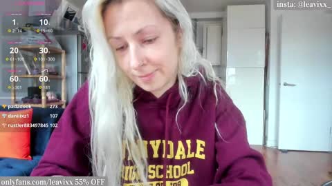 Snapshot of leavixx chatting on 10/26/25, 03:29 LeaVixx online show from 10/26/25, 03:29