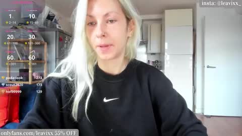 Snapshot of leavixx chatting on 10/29/25, 10:17 LeaVixx online show from 10/29/25, 10:17