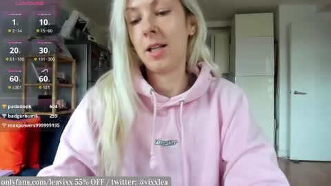 Snapshot of leavixx chatting on 10/31/25, 10:16 LeaVixx online show from 10/31/25, 10:16