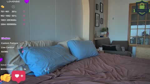 Snapshot of leediseeeex chatting on 12/12/24, 01:53 ELSA AND SAM online show from 12/12/24, 01:53