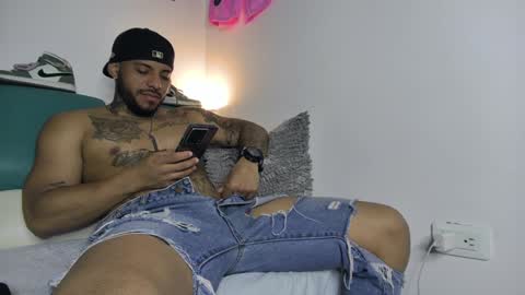 leenar_key online show from 01/21/25, 03:48