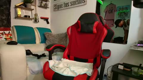 leenar_key online show from 11/21/25, 02:27