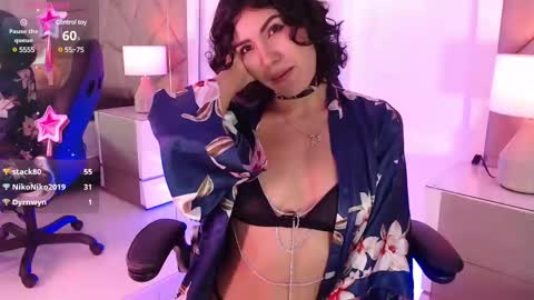 Snapshot of leethompson_ chatting on 02/19/25, 03:27 Leet online show from 02/19/25, 03:27