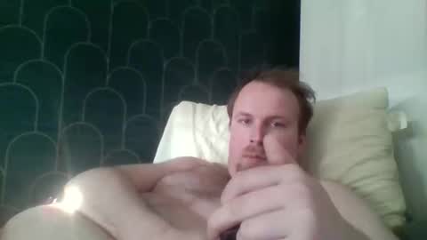 Snapshot of leeuwarder12 chatting on 11/26/25, 11:55 leeuwarder12 online show from 11/26/25, 11:55