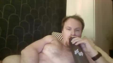 Snapshot of leeuwarder12 chatting on 12/14/25, 03:50 leeuwarder12 online show from 12/14/25, 03:50