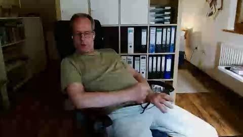 Snapshot of lefti27 chatting on 05/19/26, 09:54 Dave online show from 05/19/26, 09:54