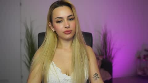 LegallyBlonde18 online show from 04/08/26, 06:19