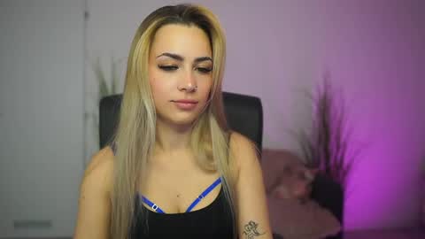 LegallyBlonde18 online show from 04/14/26, 12:33