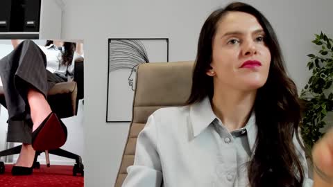 Elle  online show from 12/12/24, 11:07