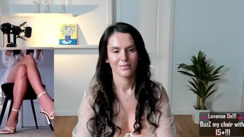 Elle  online show from 12/21/24, 02:04