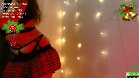 Snapshot of leia_bell chatting on 12/15/24, 07:53 hey Im Leia and I love rock online show from 12/15/24, 07:53