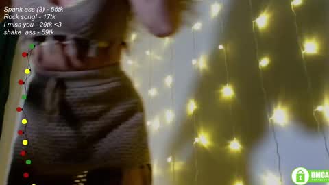 Snapshot of leia_bell chatting on 01/17/25, 06:12 hey Im Leia and I love rock online show from 01/17/25, 06:12