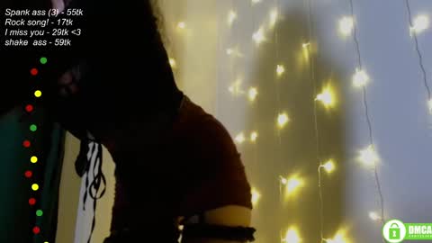 Snapshot of leia_bell chatting on 01/25/25, 05:19 hey Im Leia and I love rock online show from 01/25/25, 05:19