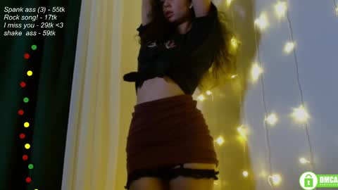 Snapshot of leia_bell chatting on 02/22/25, 06:08 hey Im Leia and I love rock online show from 02/22/25, 06:08