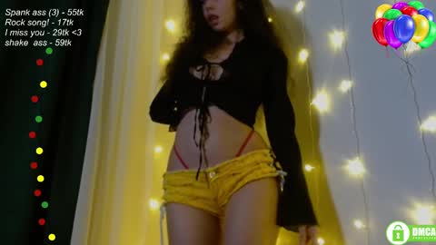 Snapshot of leia_bell chatting on 02/28/25, 06:41 hey Im Leia and I love rock online show from 02/28/25, 06:41