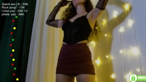 Snapshot of leia_bell chatting on 03/07/25, 06:54 hey Im Leia and I love rock online show from 03/07/25, 06:54