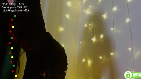 Snapshot of leia_bell chatting on 09/26/25, 07:29 hey Im Leia and I love rock online show from 09/26/25, 07:29