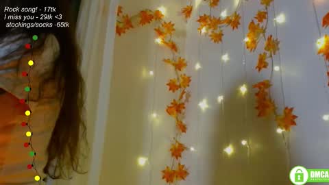 Snapshot of leia_bell chatting on 10/04/25, 07:01 hey Im Leia and I love rock online show from 10/04/25, 07:01