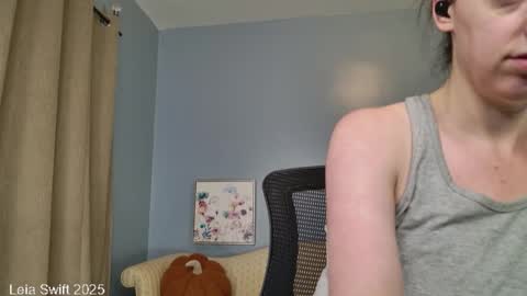 Leia Swift online show from 10/05/25, 09:07