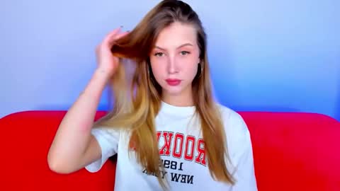 Snapshot of leiawow chatting on 09/17/25, 08:38 leiawow online show from 09/17/25, 08:38