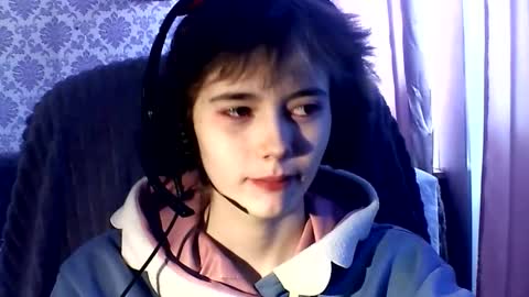 Snapshot of leigharedcross chatting on 02/14/26, 05:26 Viola online show from 02/14/26, 05:26