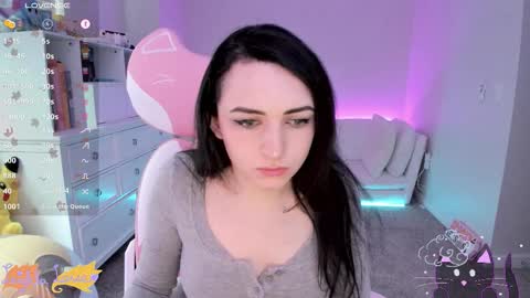 Snapshot of leighlalove chatting on 10/27/25, 11:52 Leighla online show from 10/27/25, 11:52