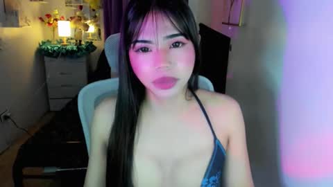 Snapshot of leighottie chatting on 01/18/26, 01:31 leighottie online show from 01/18/26, 01:31