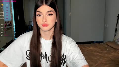 Snapshot of leila_4ever chatting on 12/06/24, 05:20 Leila online show from 12/06/24, 05:20