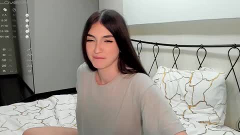 Snapshot of leila_4ever chatting on 03/12/25, 10:39 Leila online show from 03/12/25, 10:39