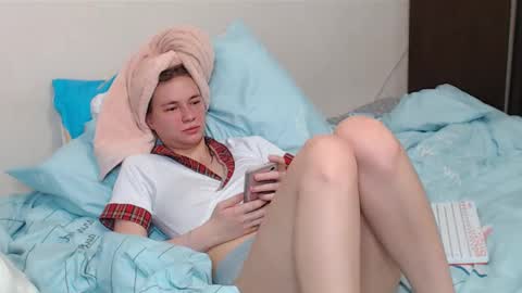 Snapshot of leila_bambi chatting on 02/13/25, 10:43 leila_bambi online show from 02/13/25, 10:43