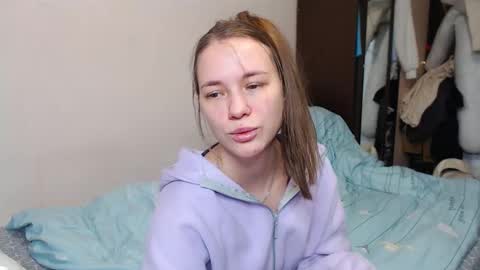 Snapshot of leila_bambi chatting on 02/19/25, 10:42 leila_bambi online show from 02/19/25, 10:42