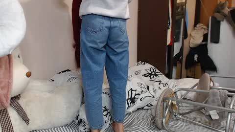 leila_bambi_ online show from 12/23/24, 09:08