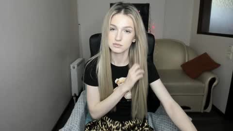 Leila Morriss online show from 12/11/24, 03:24