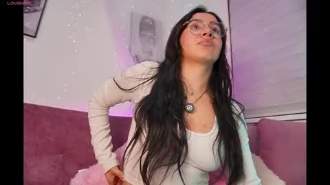 Snapshot of leila_petitee chatting on 09/23/25, 03:04 Leila online show from 09/23/25, 03:04