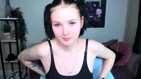 Snapshot of leila_xxbaby chatting on 11/21/25, 05:39 Leila online show from 11/21/25, 05:39