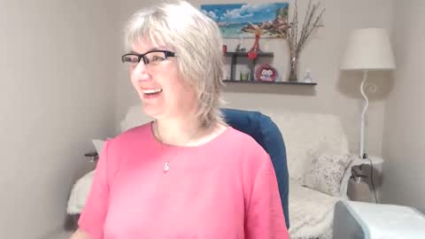 Snapshot of leilamays chatting on 02/06/26, 05:45 Leila Kinky online show from 02/06/26, 05:45