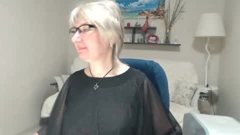 Snapshot of leilamays chatting on 02/12/26, 06:52 Leila Kinky online show from 02/12/26, 06:52