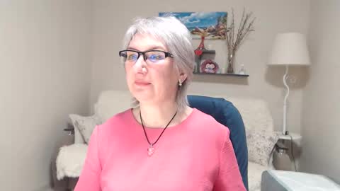 Snapshot of leilamays chatting on 02/19/26, 07:37 Leila Kinky online show from 02/19/26, 07:37