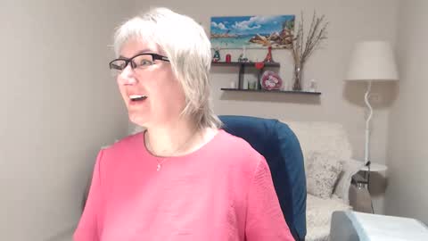 Snapshot of leilamays chatting on 02/25/26, 06:12 Leila Kinky online show from 02/25/26, 06:12