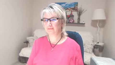 Snapshot of leilamays chatting on 06/14/26, 06:15 Leila Kinky online show from 06/14/26, 06:15