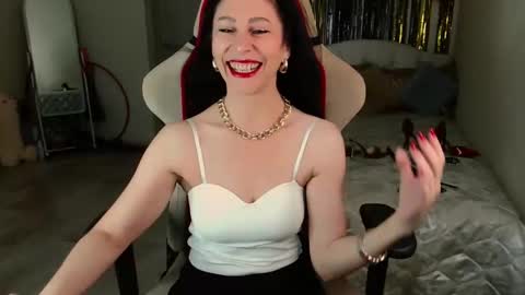 leilamurray online show from 03/28/26, 09:31