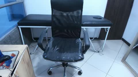 Leila online show from 11/25/25, 01:44