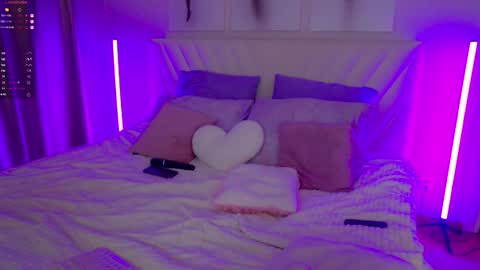 Leila online show from 09/14/25, 02:33