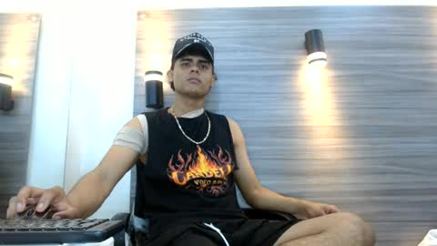 lelehott01 online show from 06/25/26, 02:44