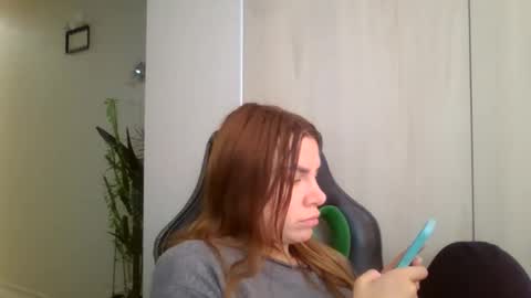 lena6122000 online show from 09/30/25, 10:09