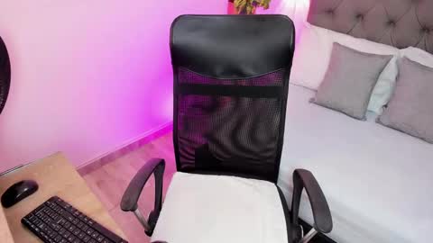 L E N A online show from 09/29/25, 12:21